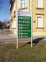 Aufsteller mit Säule 90 mm und Textpaneel 200 mm Profiloberfläche: eloxiert silber