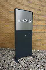 120-30 in RAL7016 mit Briefkasten und Edelstahlplatte