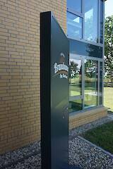 120-30 in RAL 7016 mit Briefkasten