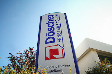 Pylon L 3000 mit LED Innenbeleuchtung  Profiloberfläche: pulverbeschichtet nach RAL 5002