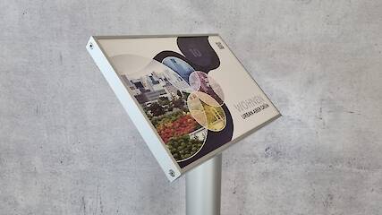 Pultschild A3 quer - 45° - Säule 90