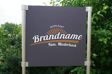 Aufsteller einseitig geklemmt und einseitig durchgeschraubt